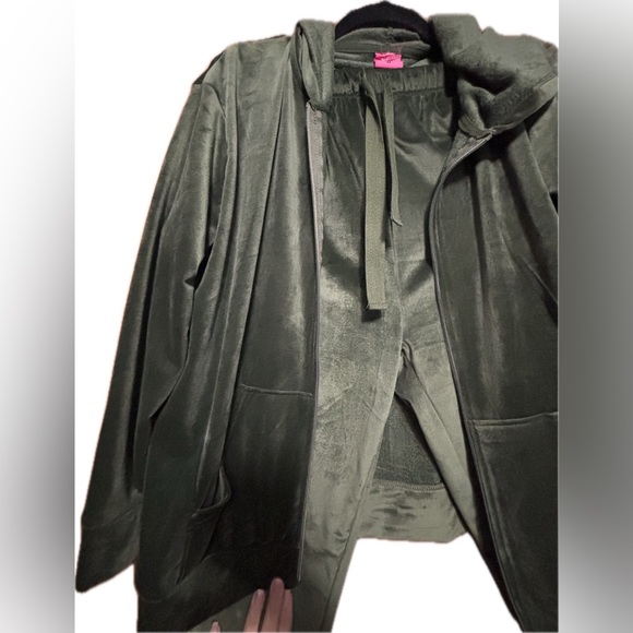 Pink Laundry NWOT Women's Velour Jogger Set Medium - Picture 6 of 7